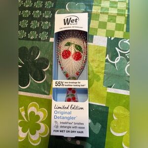 Wet Brush Limited Edition Original Detangler - Cherry Design